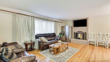 House (4 Bedrooms) | Front of property
