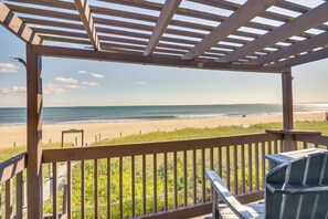 Apartment (0 Bedroom) | Front of property - 'beachfront 12' Condo on Old Orchard Beach (Old Orchard Beach)