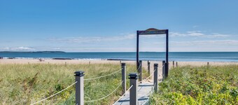 'beachfront 12' Condo on Old Orchard Beach