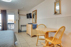 Apartment (0 Bedroom) | Interior - 'beachfront 16' Condo on Old Orchard Beach (Old Orchard Beach)