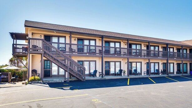 Unclassified image, 1 of 24, button - 'beachfront 16' Condo on Old Orchard Beach (Old Orchard Beach)