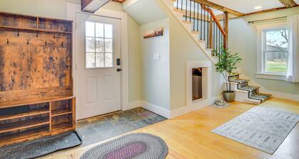 10 Mi to Skiing: Historic Farmhouse in Maine!