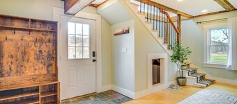 10 Mi to Skiing: Historic Farmhouse in Maine!