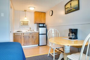 Apartment (0 Bedroom) | Interior