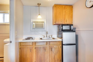 Apartment (0 Bedroom) | Interior - 'beachfront 13' Condo on Old Orchard Beach (Old Orchard Beach)