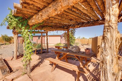 Stunning Views: Quiet Bluff Home Near Hiking!