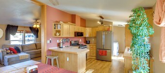 Stunning Views: Quiet Bluff Home Near Hiking!