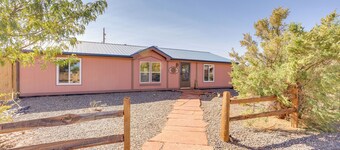 Stunning Views: Quiet Bluff Home Near Hiking!