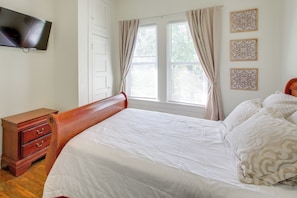 House (3 Bedrooms) | Interior - Near Oaklawn Casino & Dtwn: 'capone's Hideout' (Hot Springs)