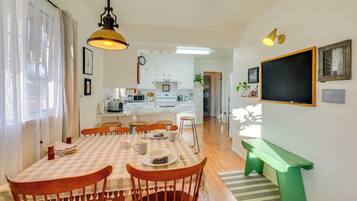 House (2 Bedrooms) | Dining