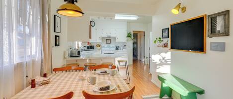 House (2 Bedrooms) | Dining