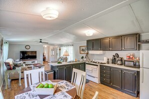 House (2 Bedrooms) | Interior