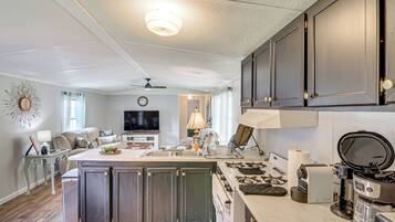 House (2 Bedrooms) | Interior