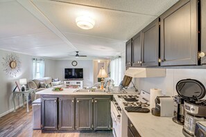 House (2 Bedrooms) | Interior