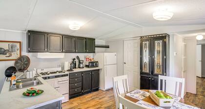 Near ATV & Hiking Trails: Home w/ Deck in Oneida!