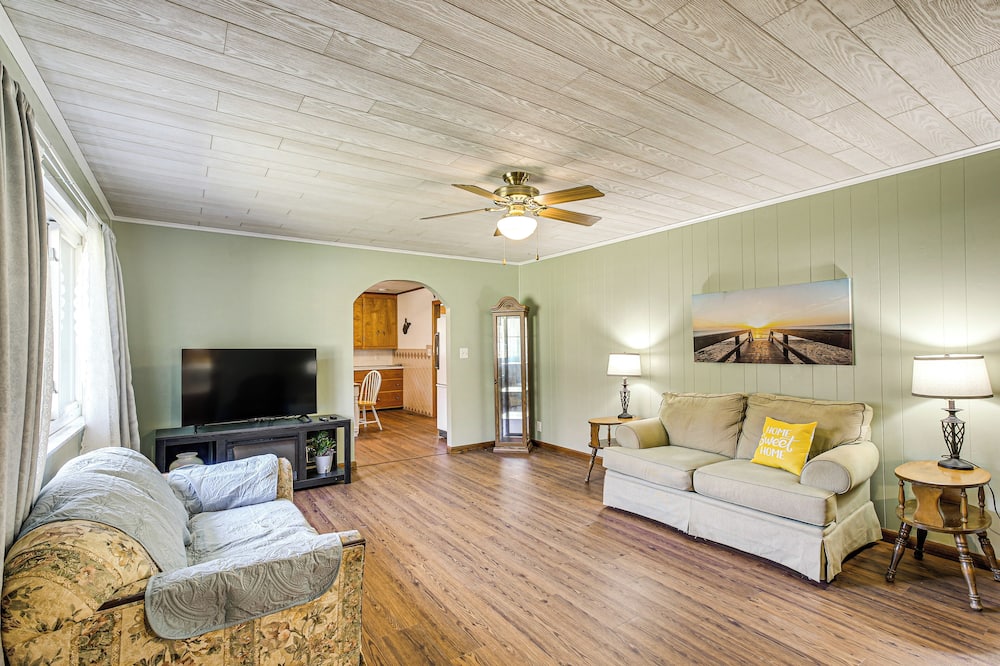 Stay & Play: West Virginia Country Home! - Central, WV