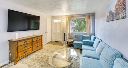 12 Mi to Dtwn: Pittsburgh Home w/ In-unit Laundry!