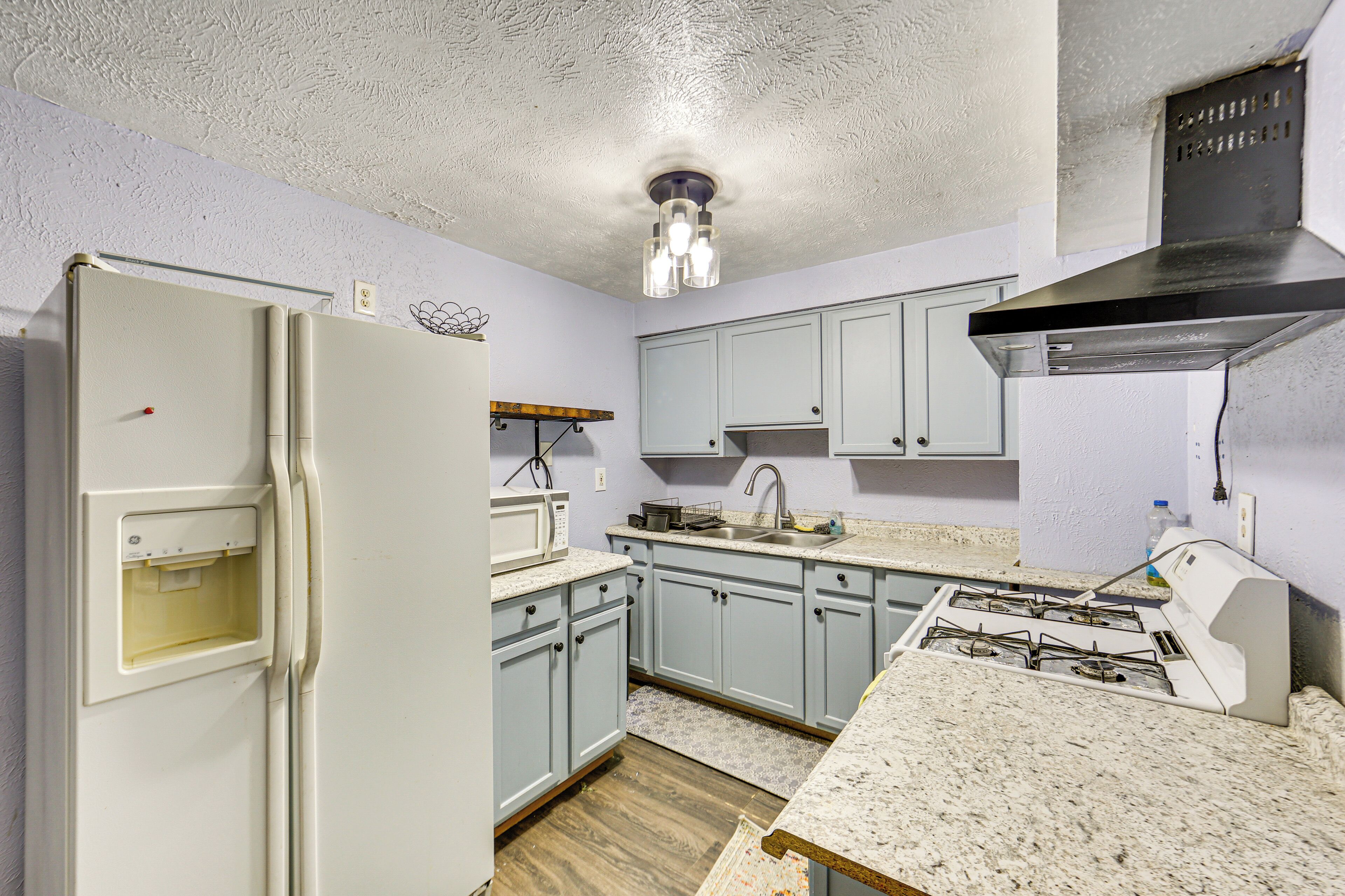 Microwave, oven, stovetop, cookware/dishes/utensils