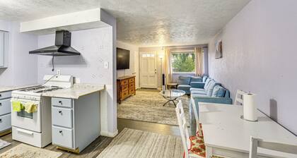 12 Mi to Dtwn: Pittsburgh Home w/ In-unit Laundry!
