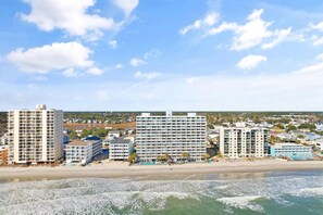 På stranden