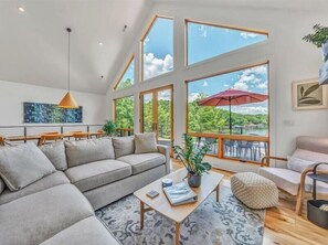 TV, ping pong - NEWLY BUILT Waterfront Home on Capewood Drive! (Huddleston)