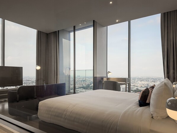 Executive Deluxe Corner Balcony | Minibar, in-room safe, laptop workspace, blackout curtains - The Quarter Ramkhamhaeng by UHG (Bangkok)