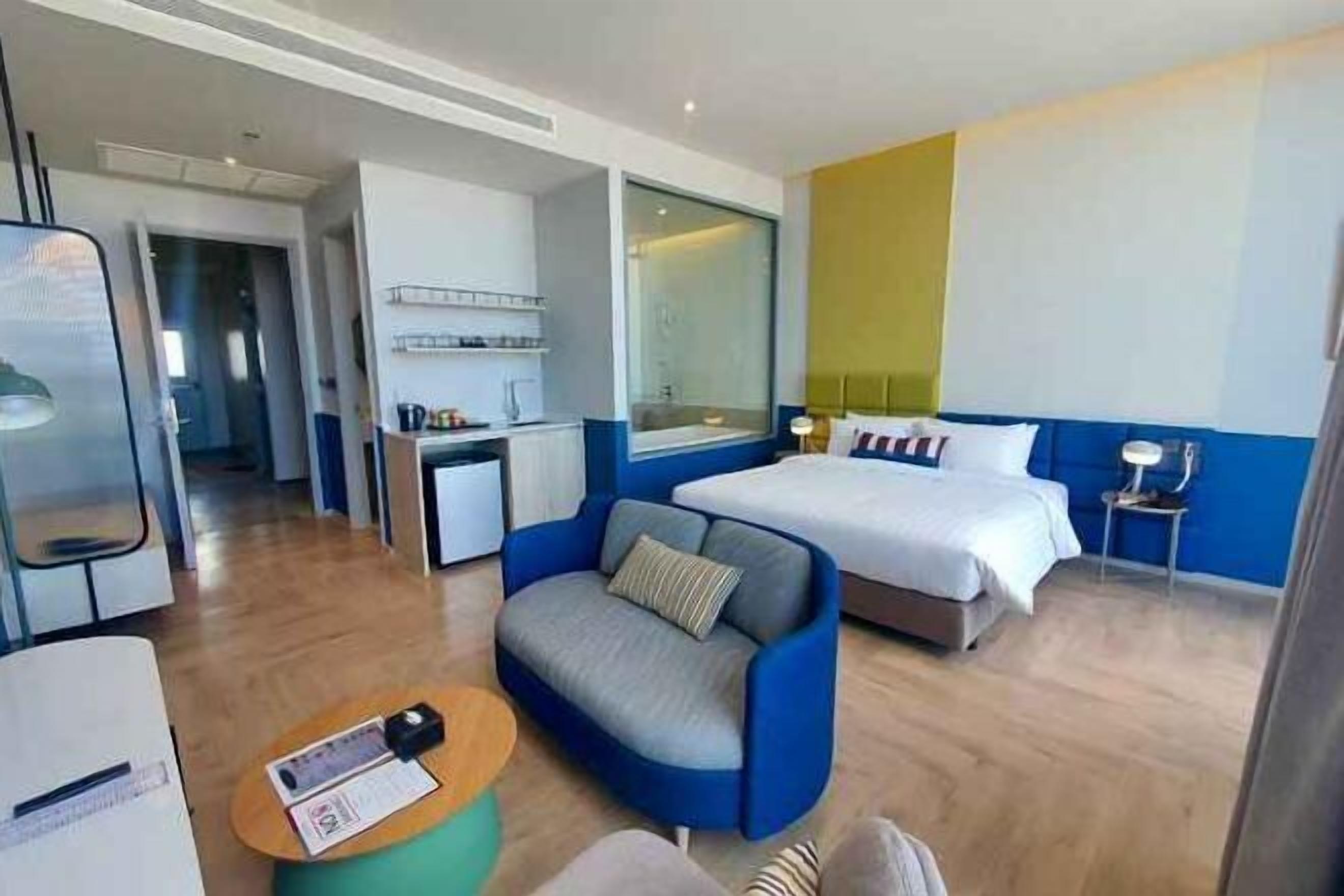 迷你吧、房內夾萬、手提電腦工作空間、遮光窗簾/窗簾