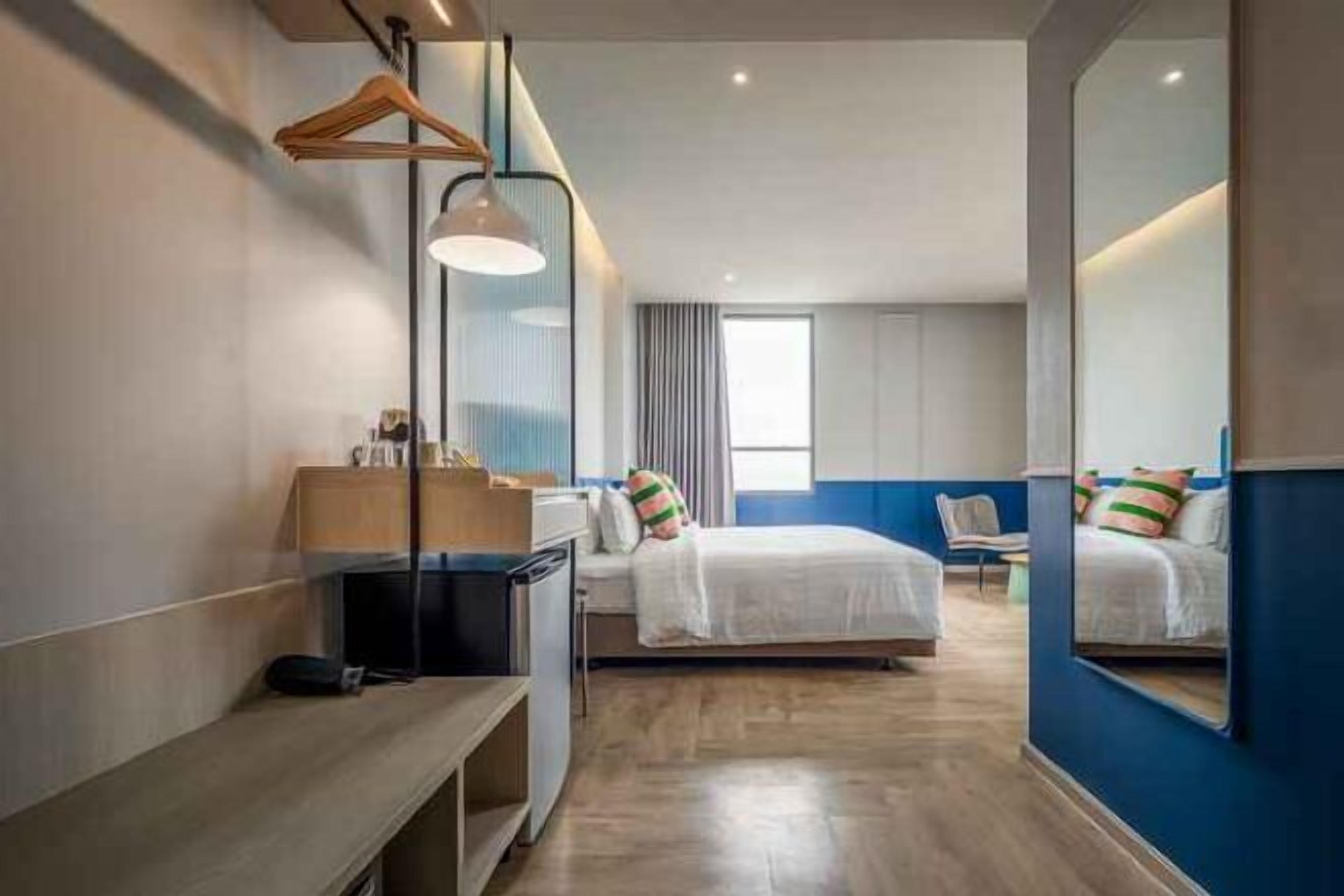 迷你吧、房內夾萬、手提電腦工作空間、遮光窗簾/窗簾