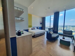 Executive Room Balcony | Minibar, in-room safe, laptop workspace, blackout drapes - The Quarter Ramkhamhaeng by UHG (Bangkok)