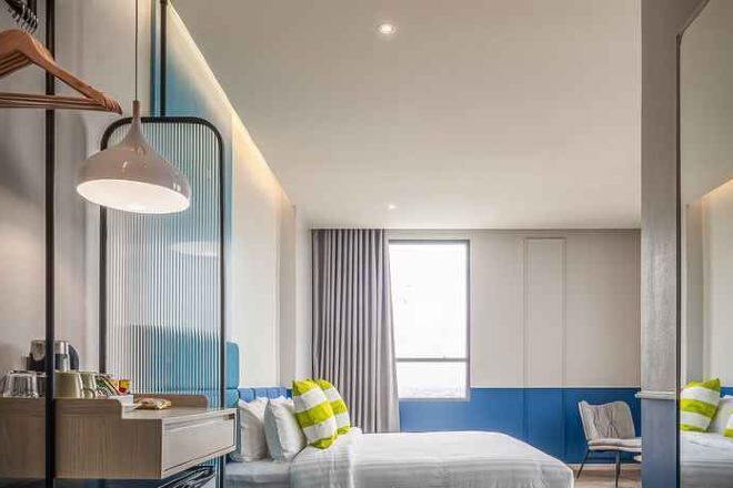 Minibar, caja fuerte, espacio para trabajar con un portátil