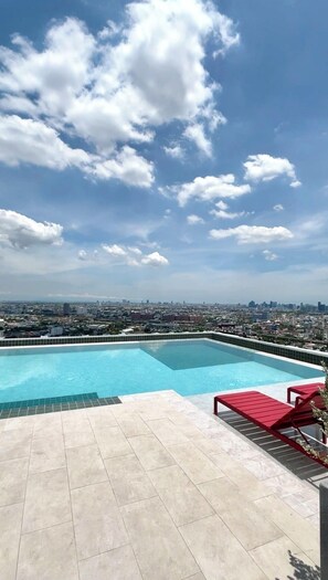 Outdoor pool - The Quarter Ramkhamhaeng by UHG (Bangkok)