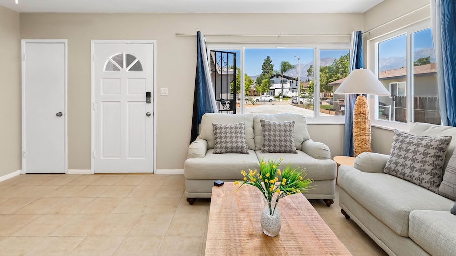 Cozy 2BR Home With Bright Interior Relaxing Patio
