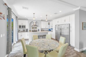 Fridge, microwave, oven, stovetop - Villa Serenity At Sombrero Private Pool Spa Dock (Marathon)