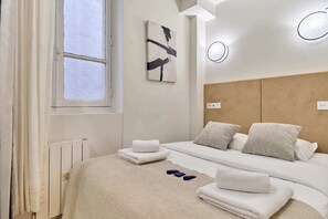 2 bedrooms, iron/ironing board, WiFi, bed sheets - Beautiful apartment with AC - Center of Paris (Paris)