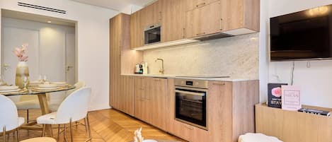 Fridge, microwave, oven, dishwasher