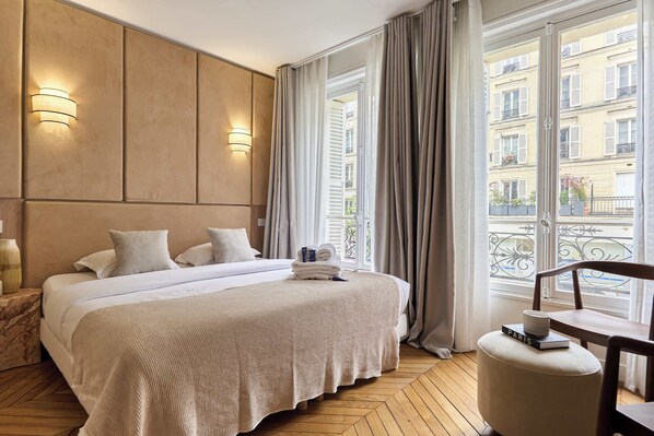 2 habitaciones, tabla de planchar con plancha, wifi y ropa de cama