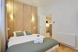 2 bedrooms, iron/ironing board, WiFi, bed sheets