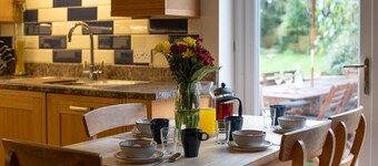 Glasfryn - sleeps 10 guests  in 5 bedrooms