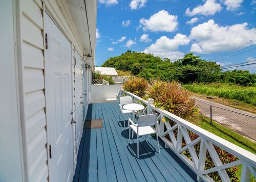 Welcome to Blue Emerald Villa. A 3-bedroom villa in brilliant Harbour View, ANU
