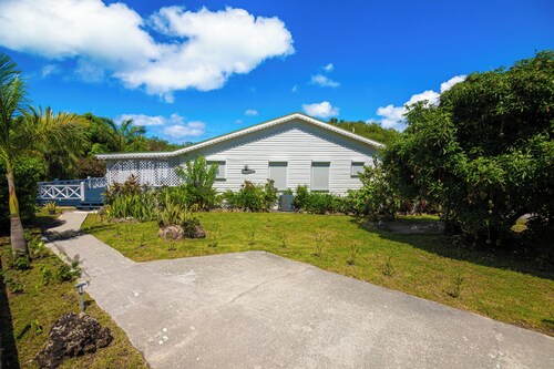 Welcome to Blue Emerald Villa. A 3-bedroom villa in brilliant Harbour View, ANU