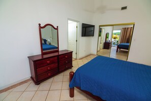 3 bedrooms, in-room safe, iron/ironing board, free WiFi