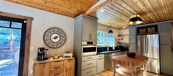 Luxurious four-bedroom property, where comfort meets elegance! (SL397)