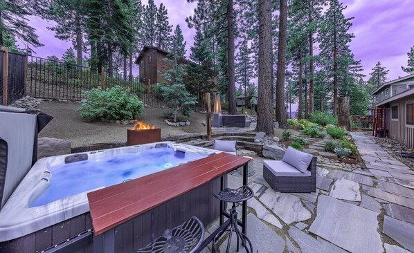Outdoor spa tub