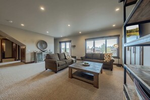 TV, fireplace, offices