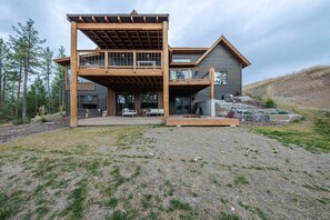 A modern two-story house with a wooden deck and a large glass balcony. - Wilderness Club Haven for 12! (Eureka)
