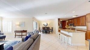 Smart TV - Luxurious 4 Bedroom with many Updates! (Hilton Head)
