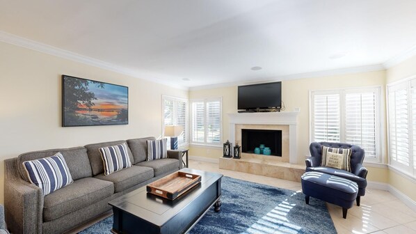 Smart TV - Luxurious 4 Bedroom with many Updates! (Hilton Head)