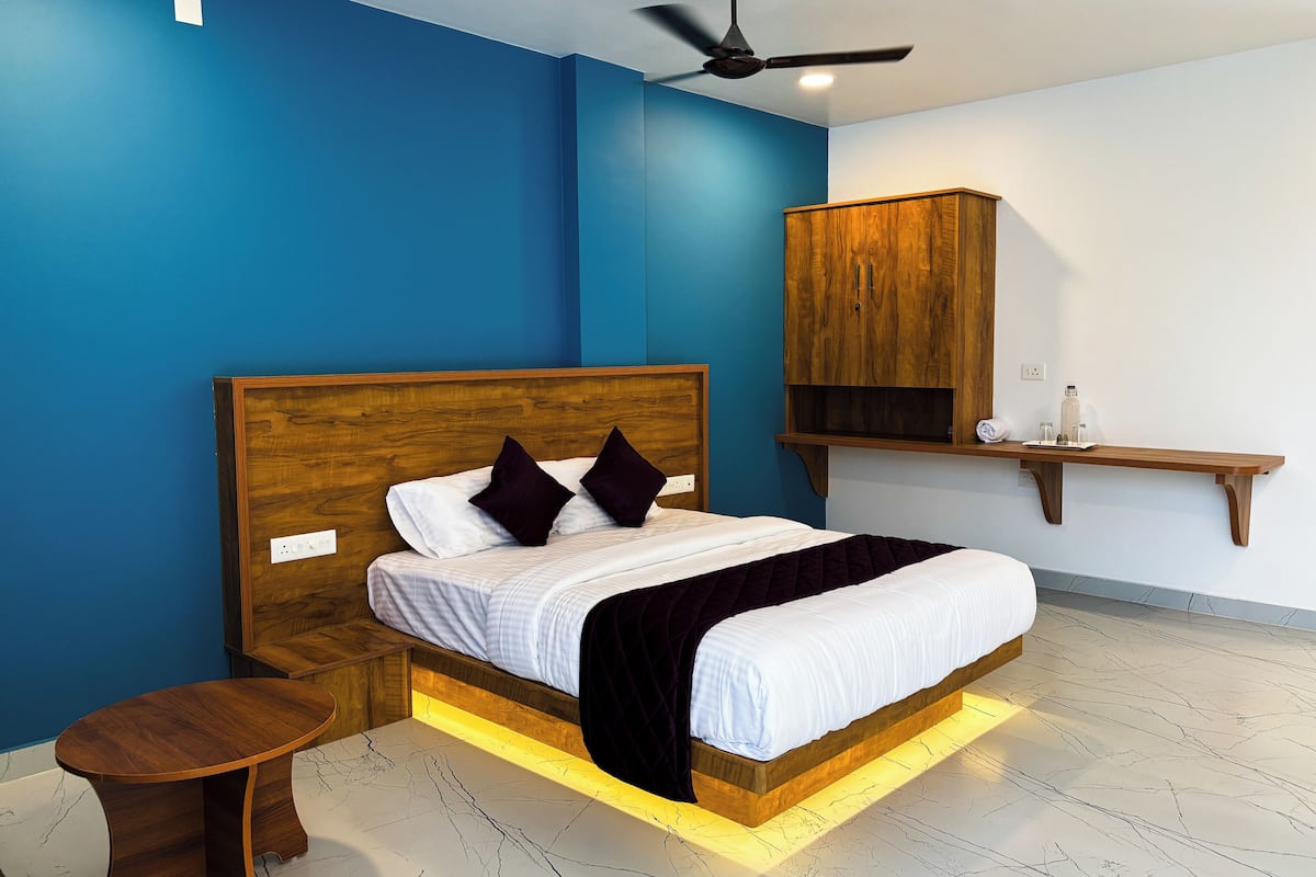 Standard Double Room | Desk, soundproofing, free WiFi, bed sheets