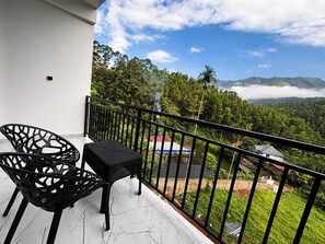 Deluxe Double or Twin Room, Balcony, Mountain View | Balcony view - Mount Minar (Devikolam)