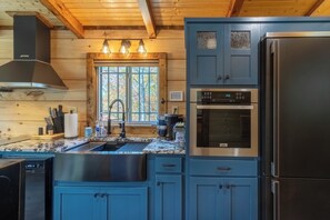 Kühlschrank, Herdplatte, Geschirrspüler